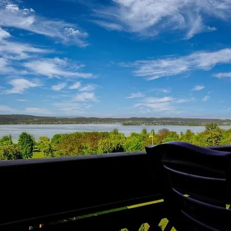 Bodensee Seeblick بيت للعطل